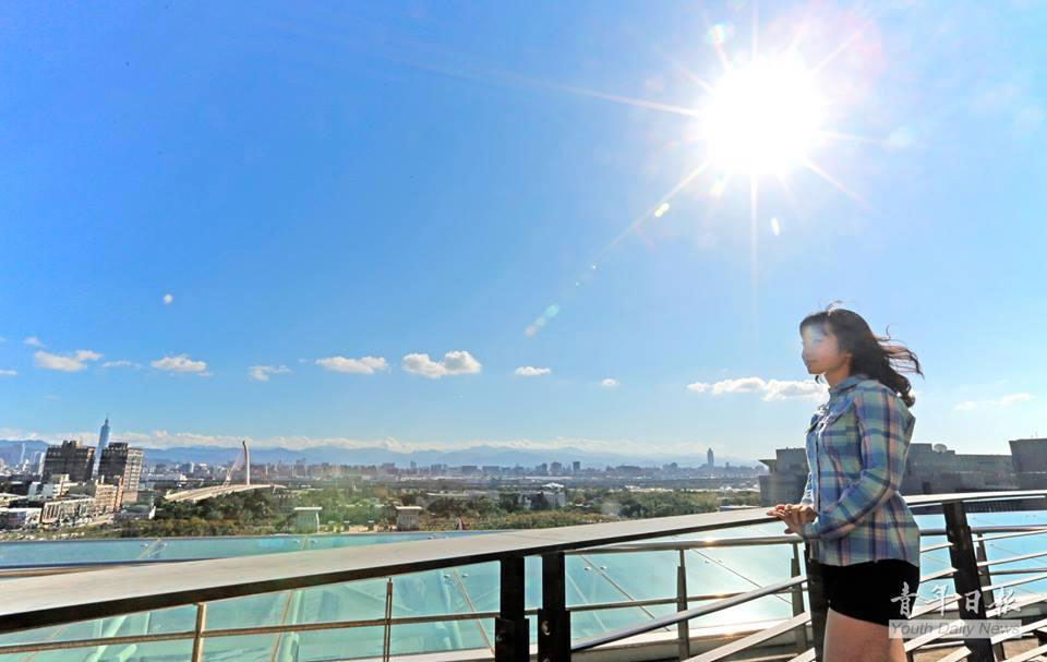 臺軍史上即將誕生的首位主力戰機女飛行員，便裝外形靚麗，宛如鄰家少女一般