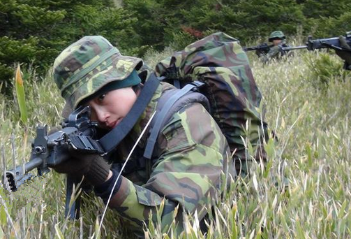 臺軍亮點不斷女官兵現身影 巾幗不讓鬚眉