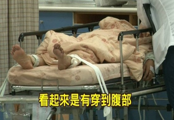 女友揮刀“家裏追殺到街上”，目擊者回想起當時仍餘悸猶存