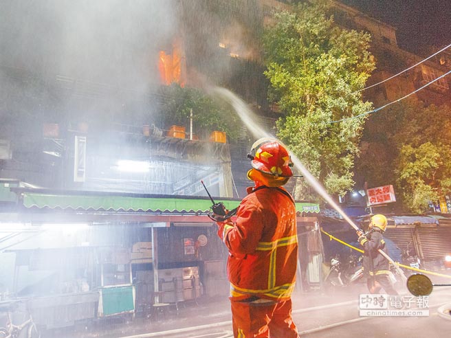 臺北市承德路4段1棟老舊住宅，24日淩晨傳出火警，許姓屋主夫婦不幸葬身火窟