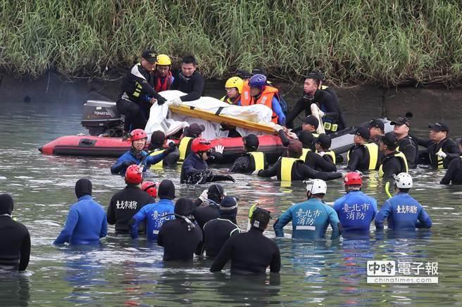 復興空難：尋獲1具女性遇難者遺體 死亡人數增至36人