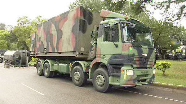 臺軍野戰凈水車待命抗旱，號稱最強飲水機。（臺媒圖）