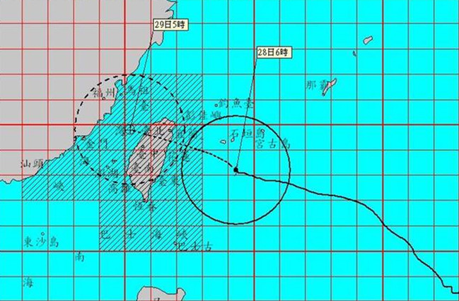 強颱風“杜鵑”暴風圈逼近臺灣 預計上午10時觸陸