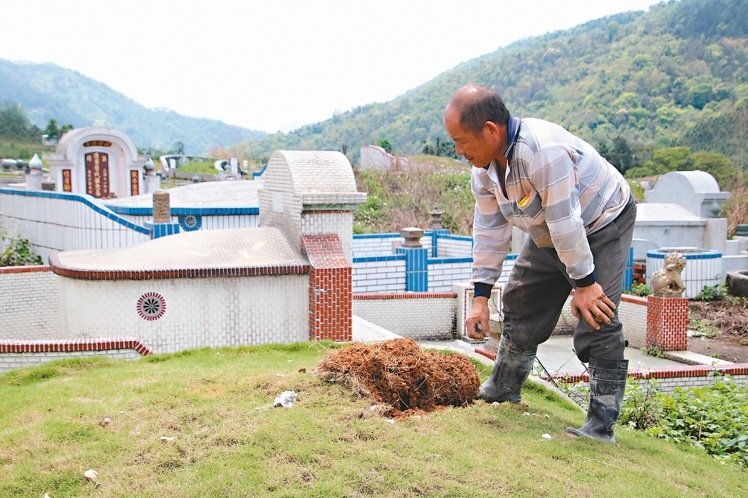 臺灣南投近10名死者墳墓被盜 損失逾40萬