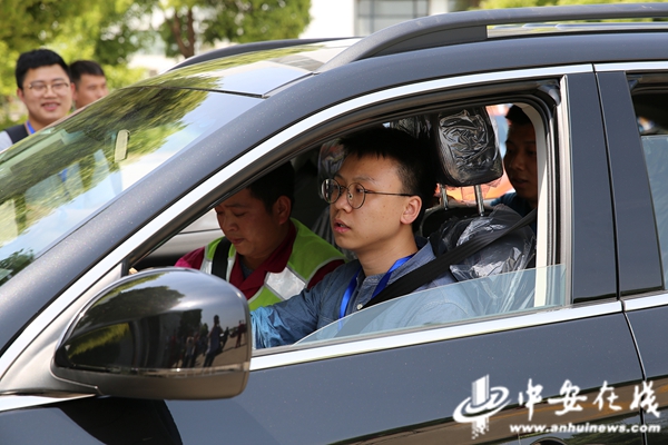 採訪團走進江淮汽車 試駕點讚新能源電動車