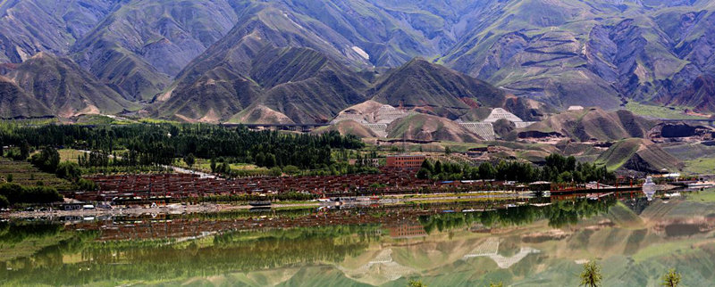 德吉村村民住在景區裏吃上“旅遊飯”