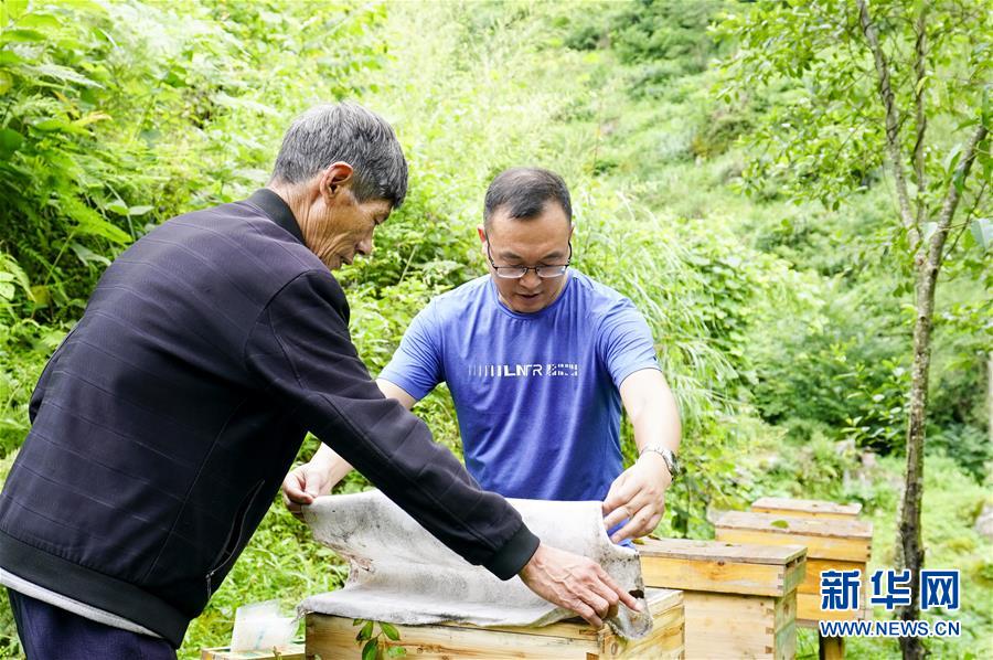 （習近平的小康故事�新華網�圖文互動）（7）“讓所有老年人都能有一個幸福美滿的晚年”——習近平和尊老養老的故事