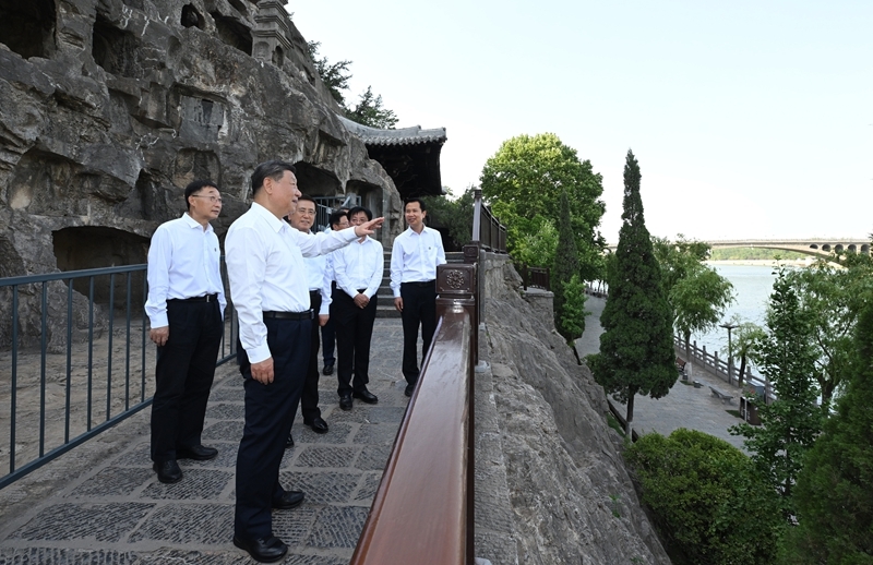 2025年5月19日至20日，中共中央總書記、國家主席、中央軍委主席習近平在河南考察。這是19日下午，習近平在洛陽龍門石窟考察。新華社記者 謝環馳 攝