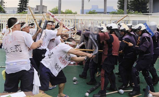 臺灣高雄監獄防暴防劫囚應變演練過程逼真