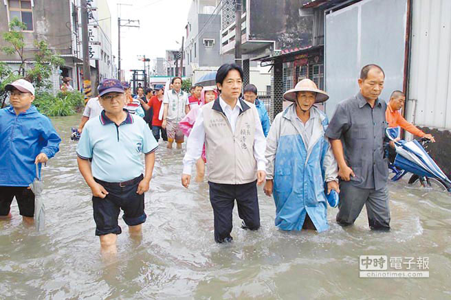 臺南市溪南地區成水鄉澤國，市長賴清德在受災區域勘災