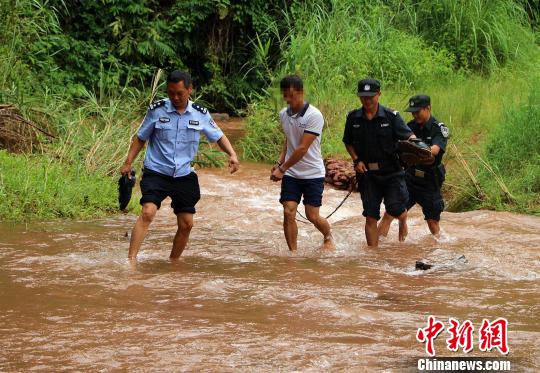 雲南一男子購鋼管鐵皮自製獵槍出售僅上過兩年小學