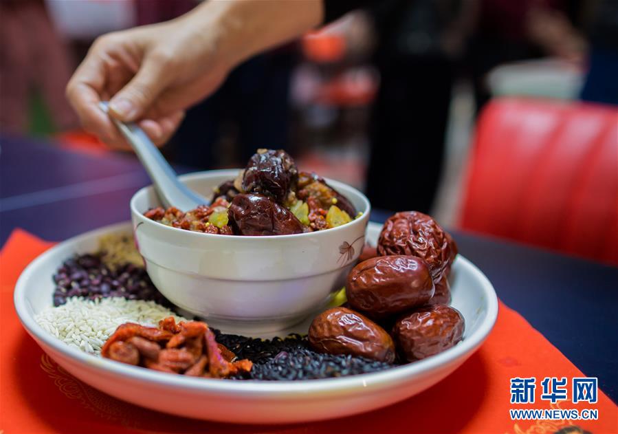 各地人民熬臘八粥喜迎“臘八”