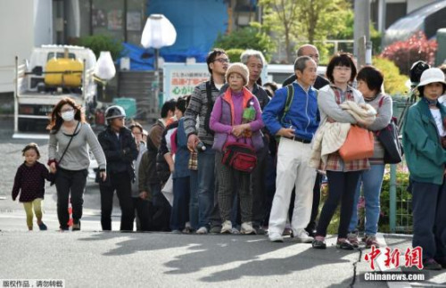 災民領取食物