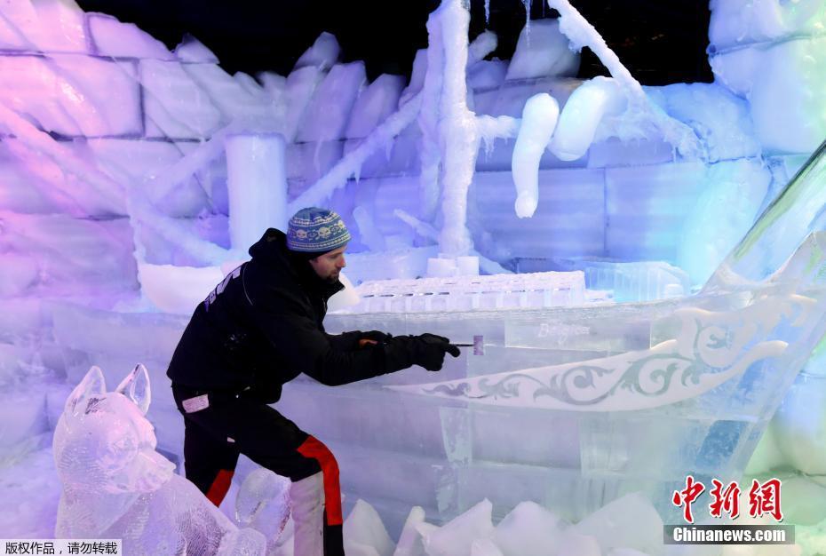 比利時舉行冰雪節 各式冰燈“美麗襲人”
