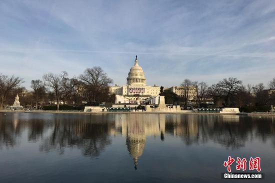 當地時間1月19日，美國首都華盛頓，國會山總統就職典禮現場佈置就緒。20日，第58屆美國總統就職典禮將在這裡舉行。<a target='_blank' href='http://big5.chinataiwan.cn/gate/big5/www.chinanews.com/'><p  align=