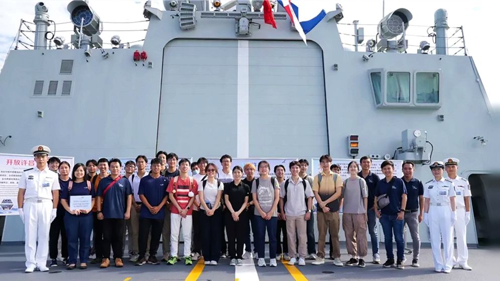 戰艦“新青年”許昌艦亮相亞洲國際海防展 展現中國海軍強大實力