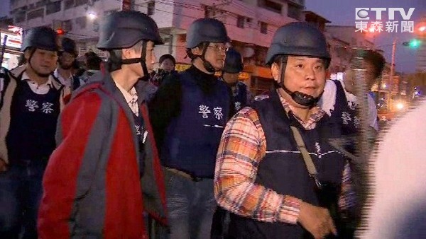 高雄挾警案續：6嫌犯自盡 2人質平安獲釋