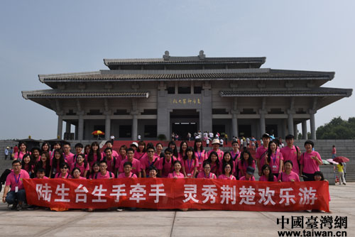 鄂臺兩岸大學生共同祭拜炎帝。（台灣網 梁行 攝 ）