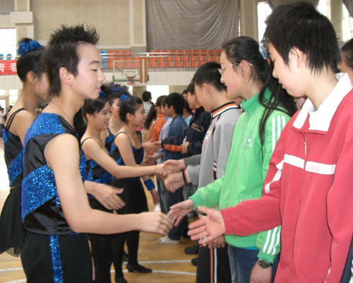 首屆兩岸青少年風箏交流活動在濰坊舉行(圖)