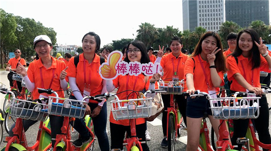 （詹托榮）5日下午，兩岸女大學生“綠色共用 ‘騎’樂融融”騎行活動在廈門海滄區……
