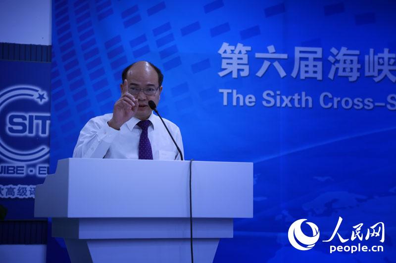 對外經濟貿易大學英語學院副院長俞利軍發言。 覃博雅攝