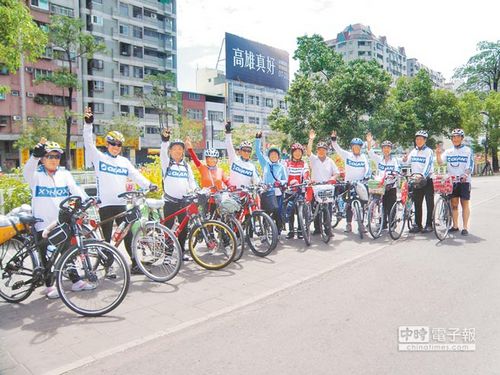 天津騎行隊環島旅行最老80歲讚臺灣警察真是好