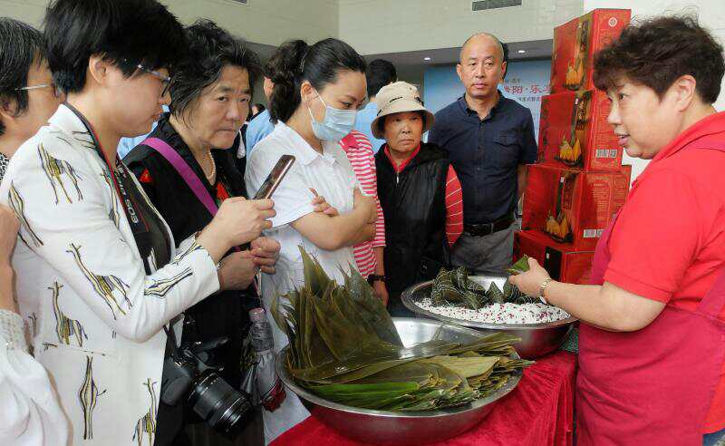 箬葉清香遠 端午情誼濃 上海閔行區端午活動豐富多彩