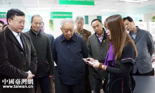 盛華仁與德陽海峽兩岸青年創業園的臺灣創業青年交流