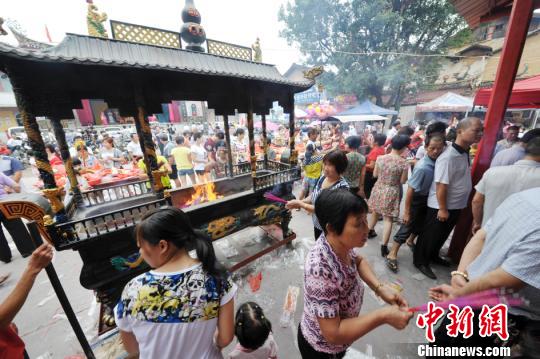 閩臺同“乞龜”普度求平安