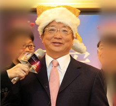 胡志強24日“最後一夜” 將扮聖誕老人給市民發糖