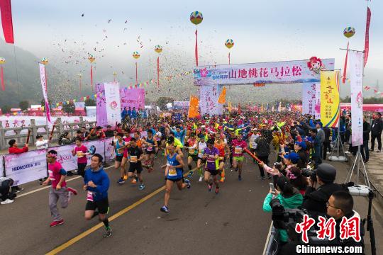 海峽兩岸山地桃花馬拉鬆開跑共敘兩岸跑友情