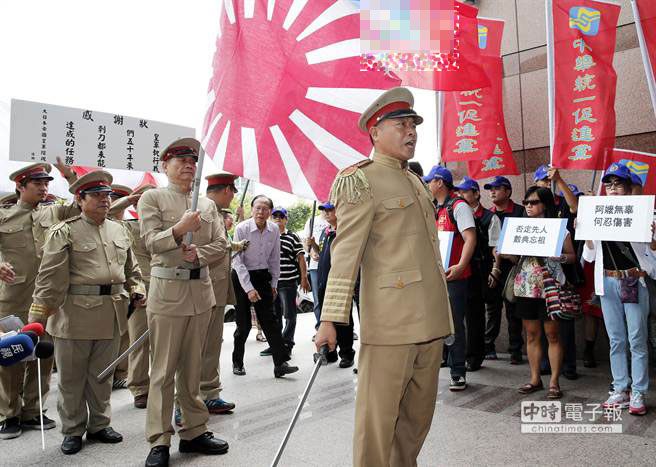 張安樂率黨員闖民進黨 扮皇軍諷其“媚日忘祖”