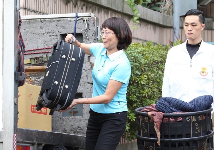 王如玄搬離職務宿舍 盼選戰回歸政策討論（圖）