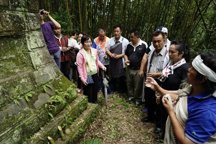 臺灣少數民族“立委”高金素梅1日帶領原住民長老、學者，走訪百年前泰雅族“大豹社戰役”戰場