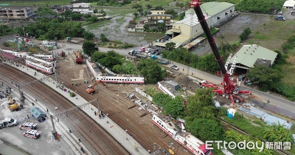 普悠瑪列車21日下午4點50分在新馬車站發生翻覆意外。.jpg