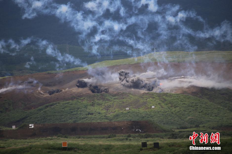 日本舉行2014富士軍演 陸海空齊上陣練“奪島