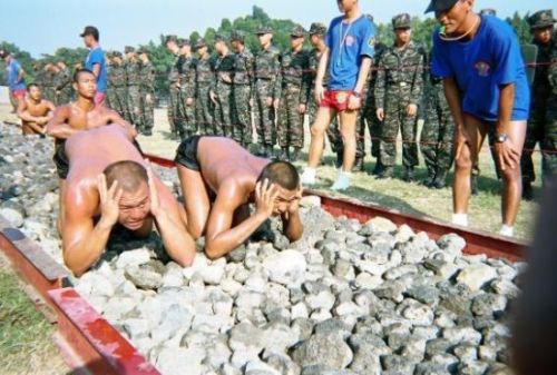 臺海軍陸戰隊蛙人爬過“天堂路”