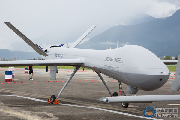 臺空軍花蓮基地13日營區開放 騰雲UAV無人機亮相