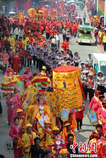 媽祖金身巡安湄洲臺灣鹿港天后宮媽祖及600信眾將同巡