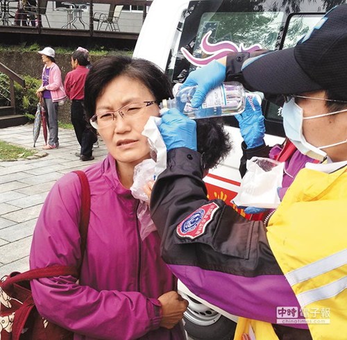 遊客遊兩蔣陵寢遭虎頭蜂螫傷毒液灼傷警衛眼