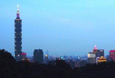 臺北虎山步道賞夜景看火焰蟲提燈漫舞（圖）