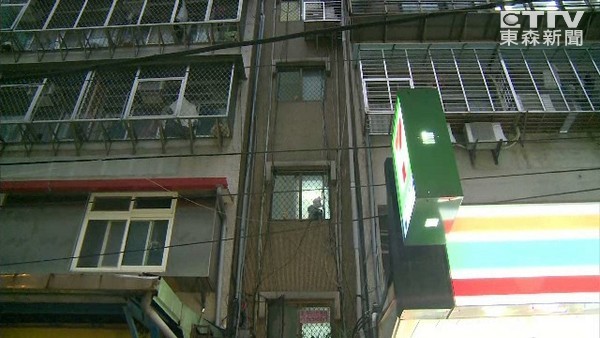 修插座起爭執 臺灣退學港生持啞鈴敲死老房東。（臺媒圖）