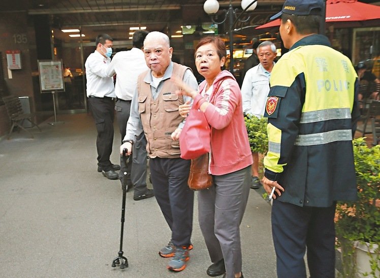 臺北市兩男子跳樓輕生險砸中過路老夫婦（圖）