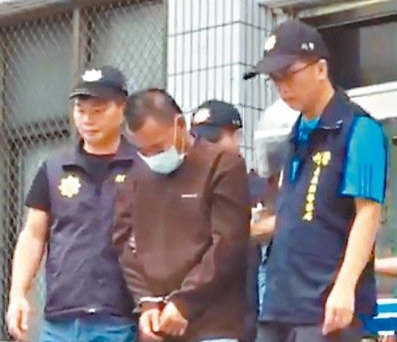 男子與女友涉嫌用感冒藥制毒被捕後一度情緒失控