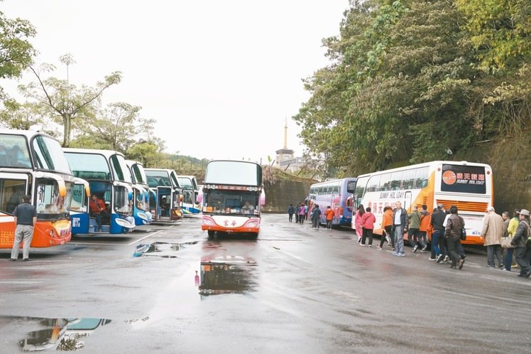 陸客赴臺量縮減 停車場空蕩蕩業者憂心