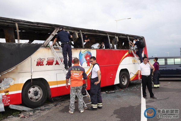 臺灣遊覽車出事現場圖曝光 搖晃延燒1.4公里