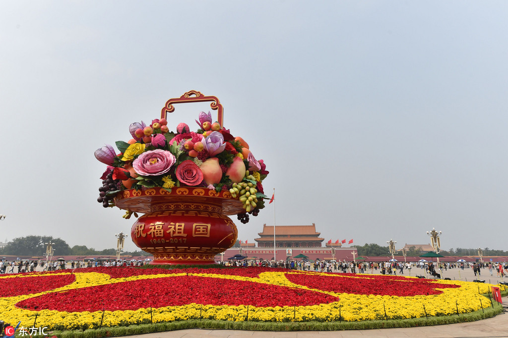 巨型花果籃亮相天安門廣場 祝福祖國喜迎十九大