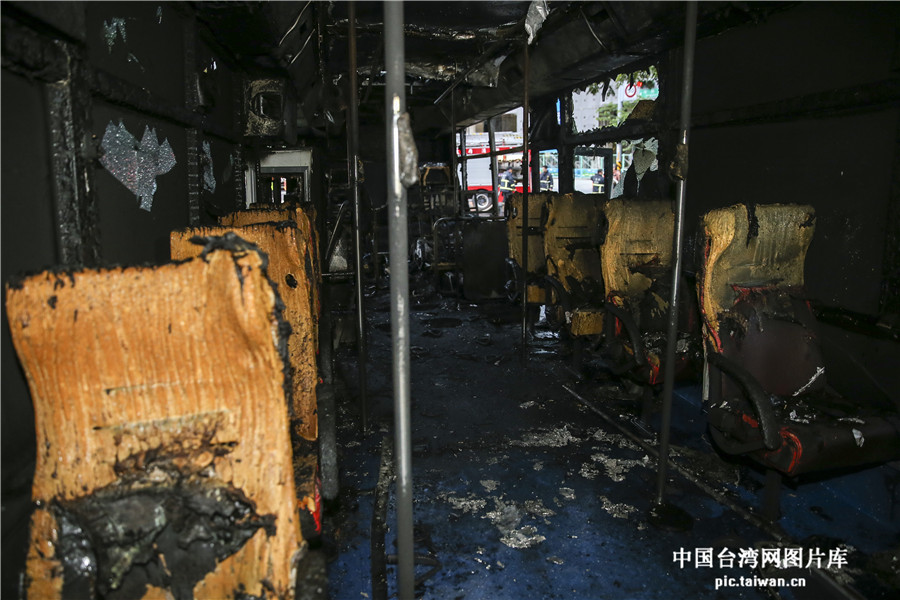 臺灣發生一起公交車起火事故 司機燒傷待急救