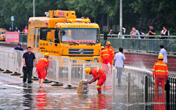 北京近日降雨頻繁 市政工人嚴陣以待