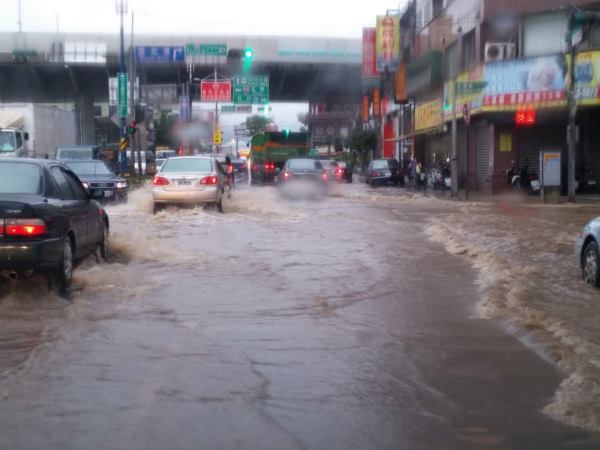 道路積雨嚴重